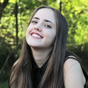 Meet your Posher, Maria camila